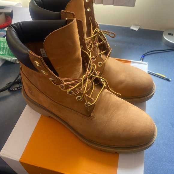 Timberland 6" Boots size 11 - Picture 3 of 3